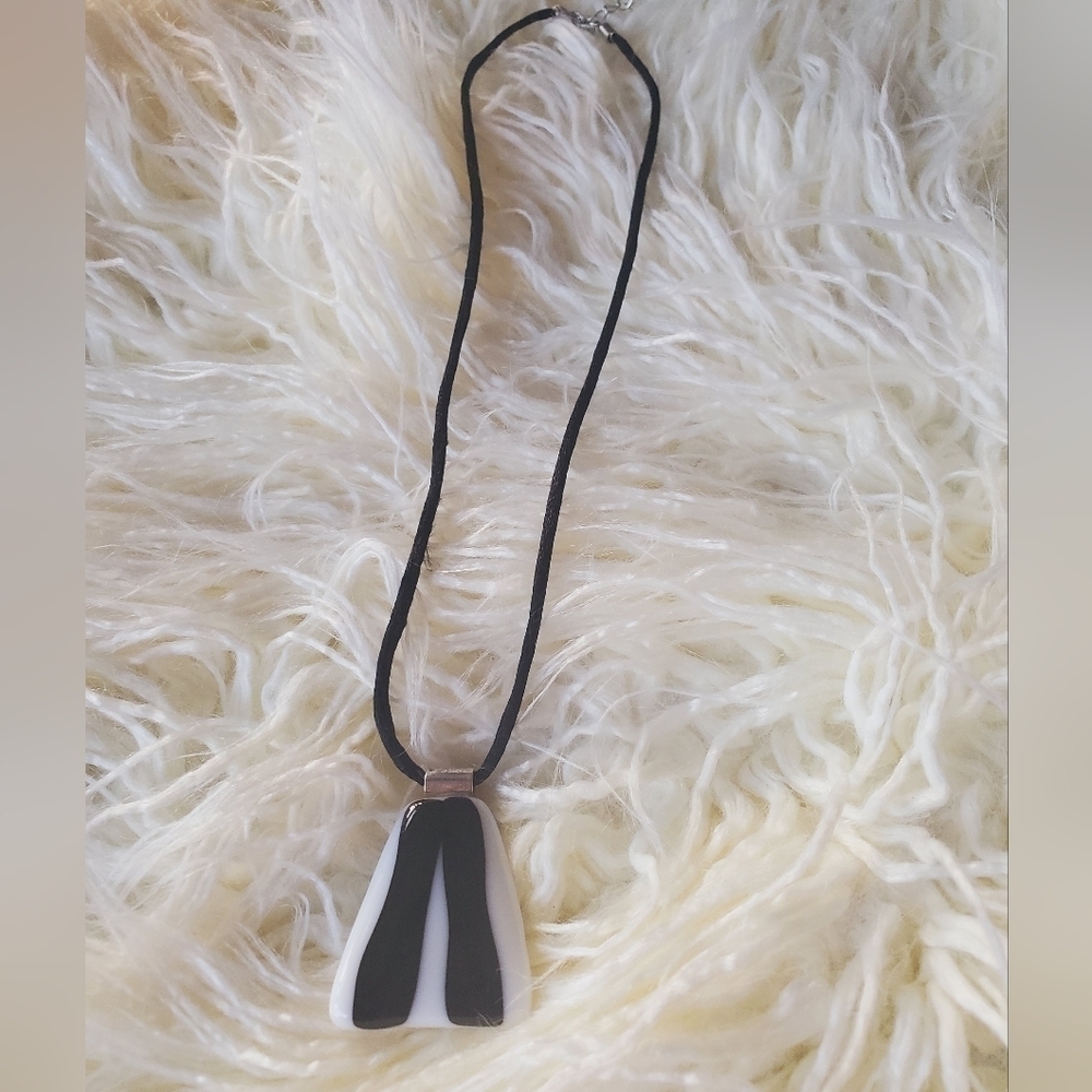 Sweater Plated Metal Pendant Necklace. 🌴